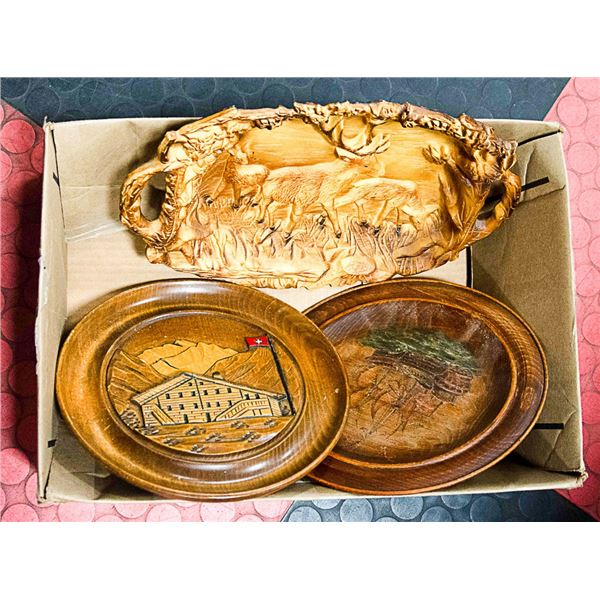 FLAT OF HANDCRAFTED DECORATIVE WOODEN PLATE