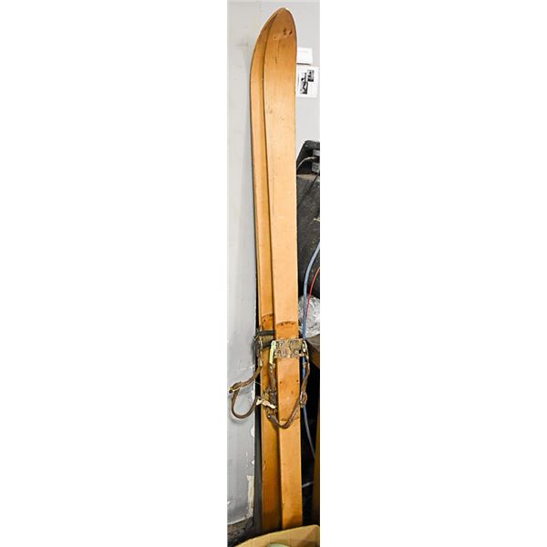 WOODEN SKIS