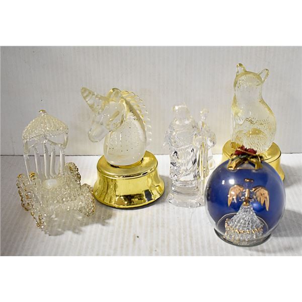 FLAT OF ASSORTED GLASS FIGURINES
