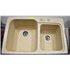 Image 1 : 32" X 20" RESIN KITCHEN SINK W/STRAINER AND MOUNT