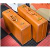 Image 1 : 2 CLASSIC SUITCASES - LUGGAGE WITH KEYS