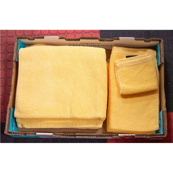 FLAT WITH SET OF 2 LARGE BATH TOWELS, 2 HAND