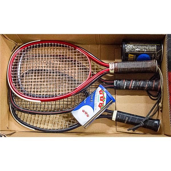 BOX WITH 4 RACQUETBALL RACQUETS AND 2 CANS