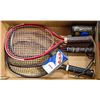 Image 1 : BOX WITH 4 RACQUETBALL RACQUETS AND 2 CANS