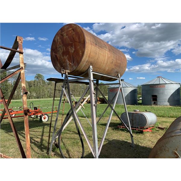 500 gal 2 compartment tank with stand