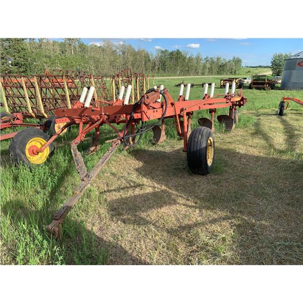 IHC 770 Kickback plow - 6 bottom