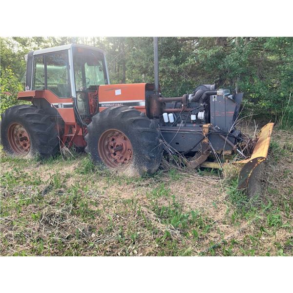 IHC 2+2 Tractor w/Degelman dozer blade