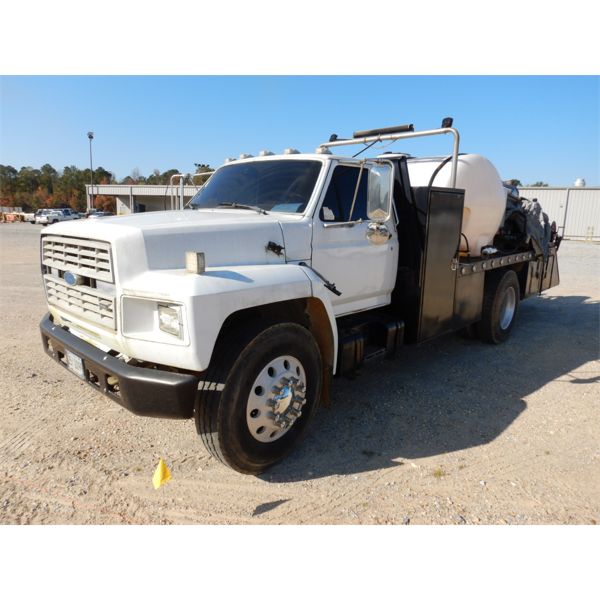 1991 FORD B700 CLEANING RIG