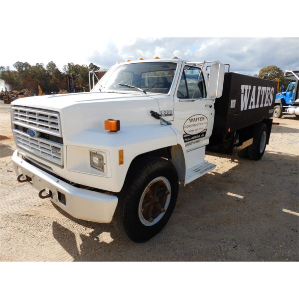 1993 FORD F700 Water Truck