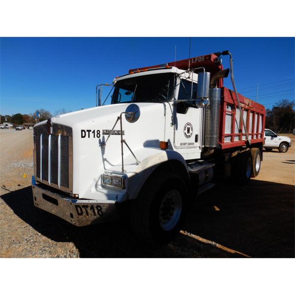 2005 KENWORTH T800 Dump Truck