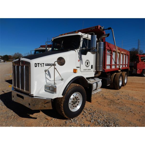 2005 KENWORTH T800 Dump Truck