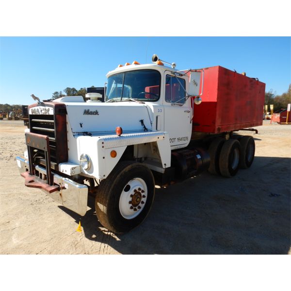 1987 MACK R686ST Water Truck