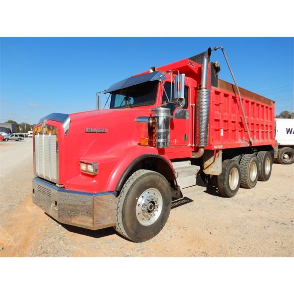 2005 KENWORTH T800 Dump Truck