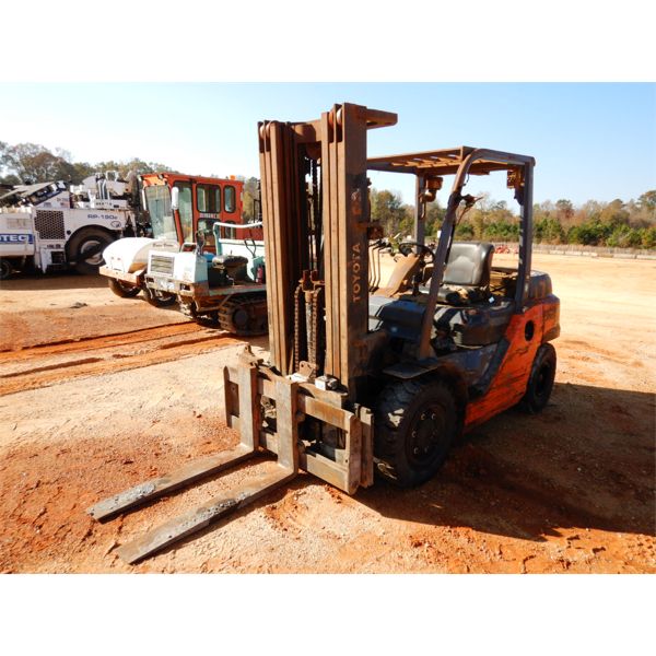 TOYOTA 8FD35U Forklift - Mast