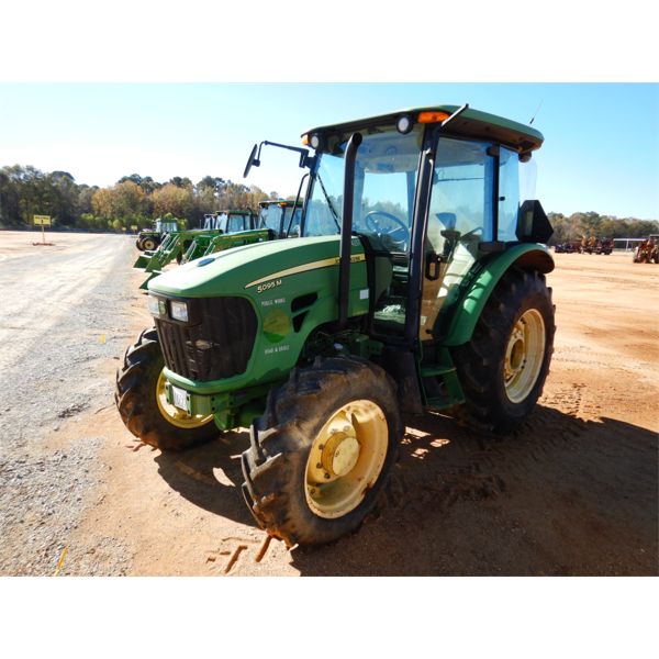 2010 JOHN DEERE 5095M Farm Tractor