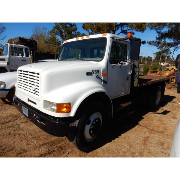 2000 INTERNATIONAL 4700 Flatbed Truck