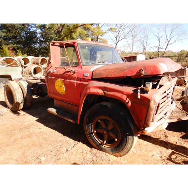 FORD 800 Cab and Chassis Truck