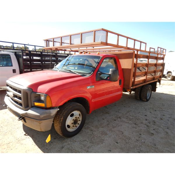 2005 FORD F350 XL SUPER DUTY Flatbed Truck