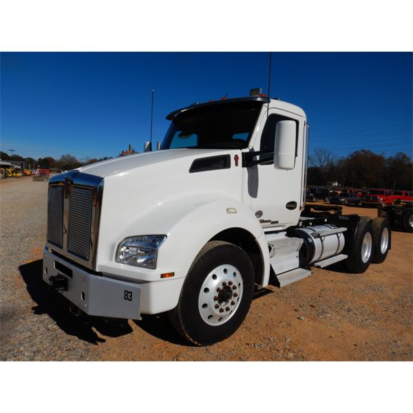2017 KENWORTH T880 Day Cab Truck