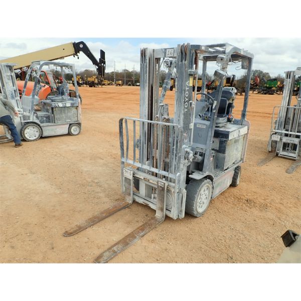 TOYOTA 8FBCU25 Forklift - Mast