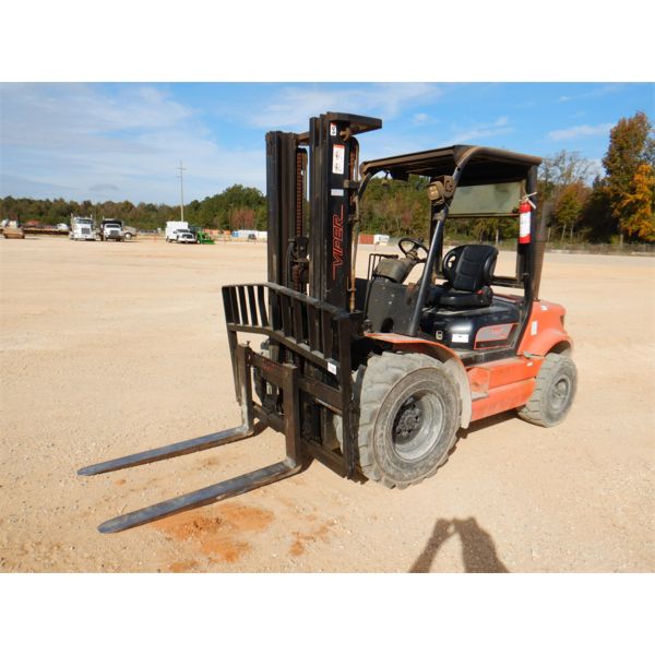 2019 VIPER FD35RT Forklift - Mast