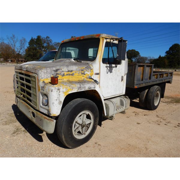 1983 INTERNATIONAL 1754 Flatbed Truck