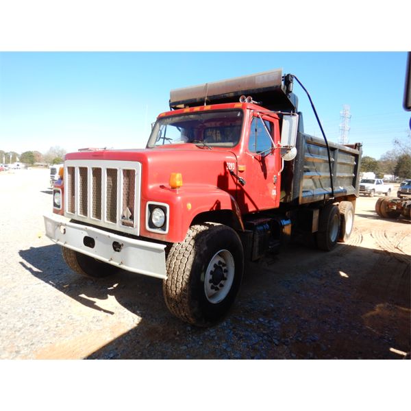 2001 INTERNATIONAL 2574 Dump Truck