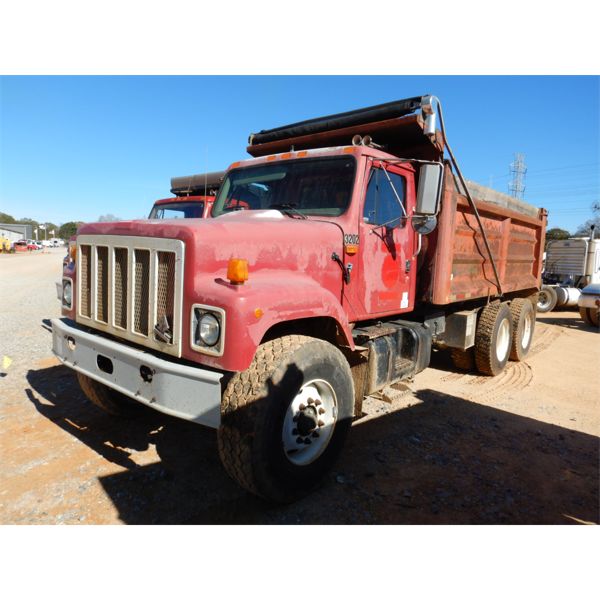 2001 INTERNATIONAL 2574 Dump Truck