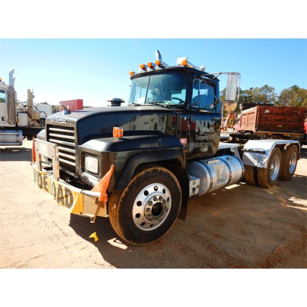 1999 MACK RD688S Day Cab Truck