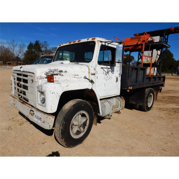 1983 INTERNATIONAL 1754 Flatbed Truck