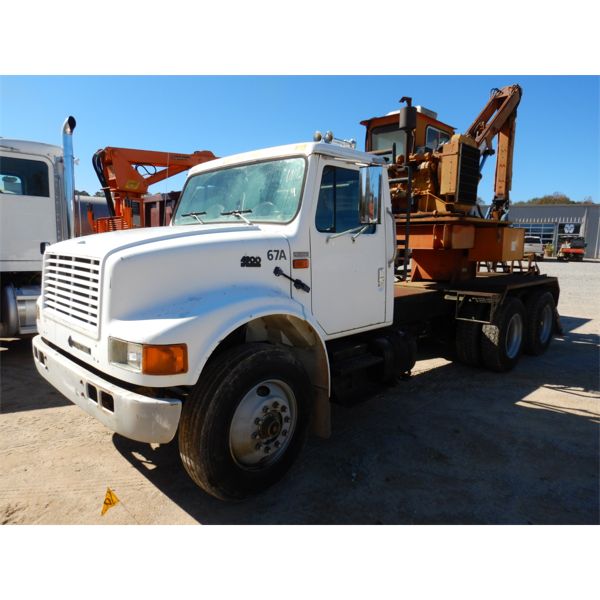 1995 INTERNATIONAL 4900 Grapple Truck