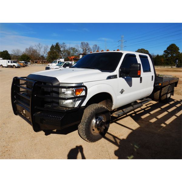 2016 FORD F350 XLT Flatbed Truck