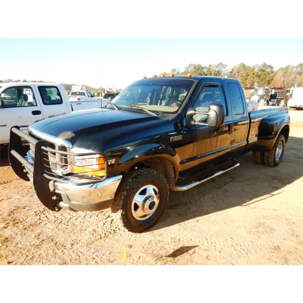 1999 FORD F350 LARIAT Pickup Truck