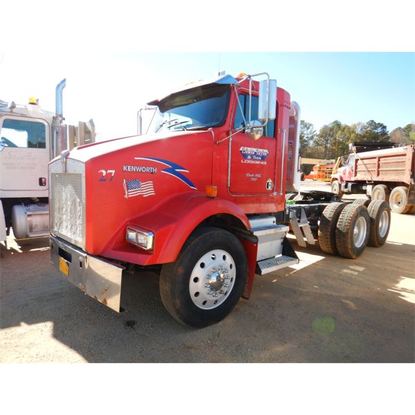 2003 KENWORTH T800 Day Cab Truck
