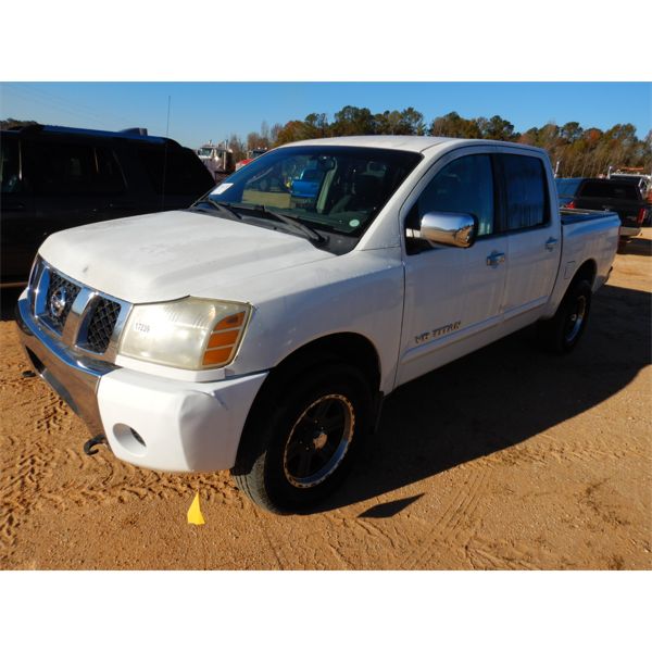 2005 NISSAN TITAN Pickup Truck
