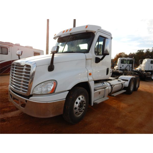 2013 FREIGHTLINER CASCADES CA125DC Day Cab Truck