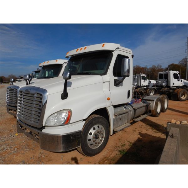 2013 FREIGHTLINER CASCADES CA125DC Day Cab Truck