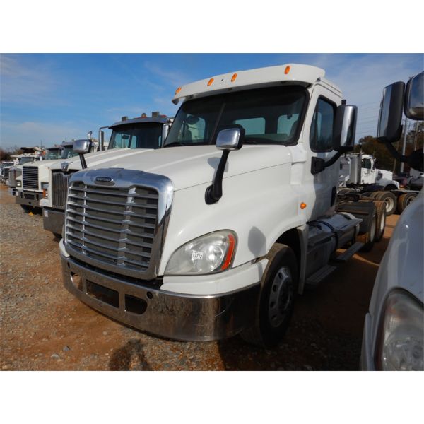 2013 FREIGHTLINER CASCADES CA125DC Day Cab Truck