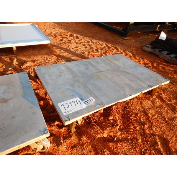 ALUMINUM ROLL AROUND CART (B-9)