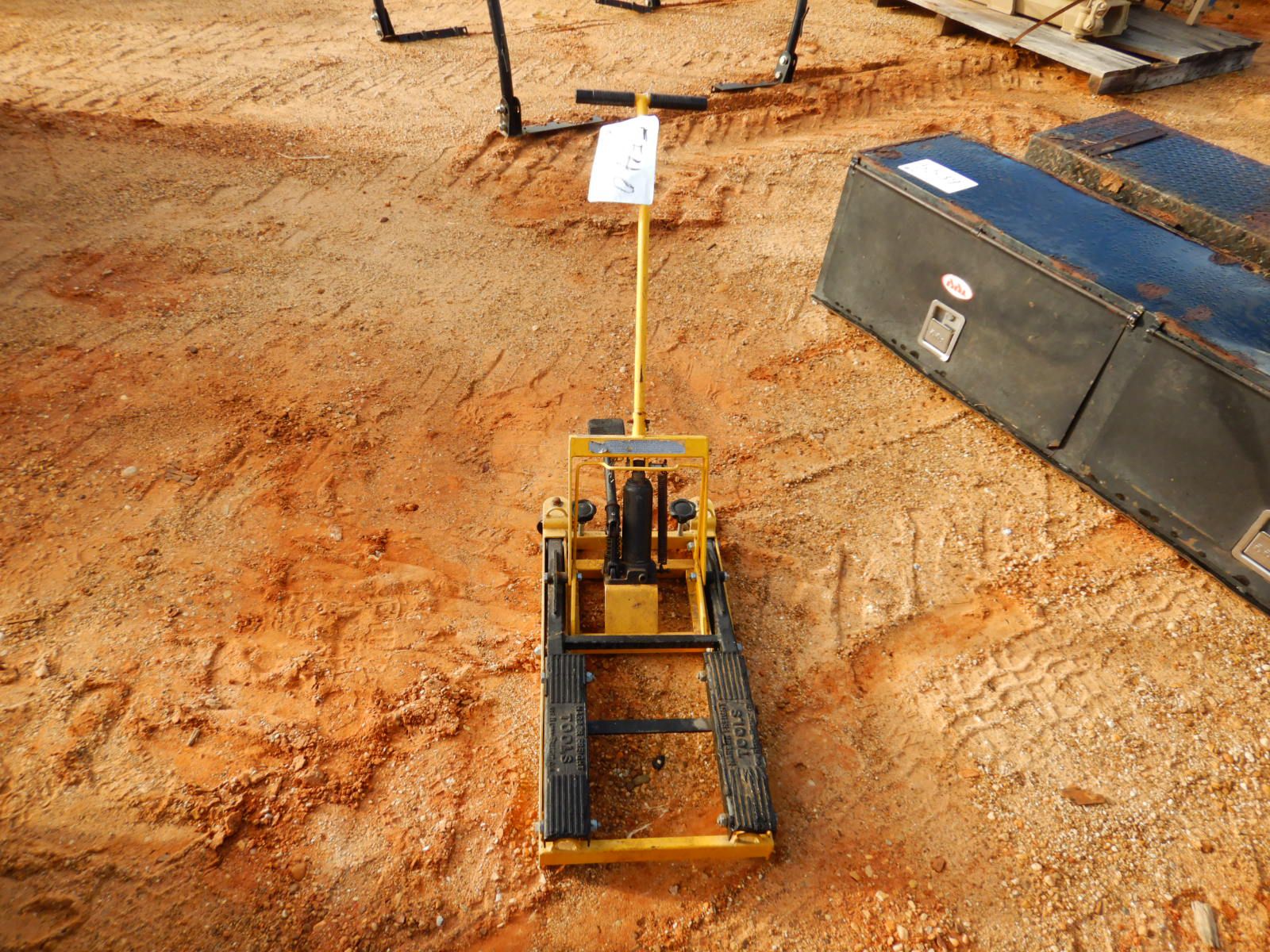 HARBOR FREIGHT TOOLS, FLOOR JACK, FOOT PUMP