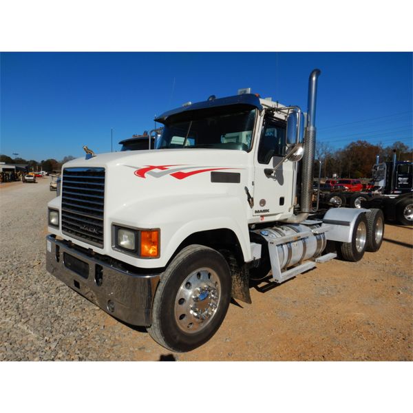 2017 MACK CHU613 Day Cab Truck