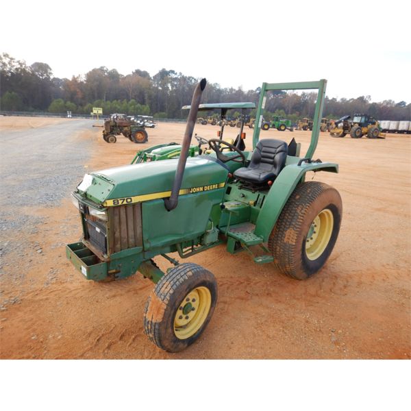 JOHN DEERE 870 Farm Tractor