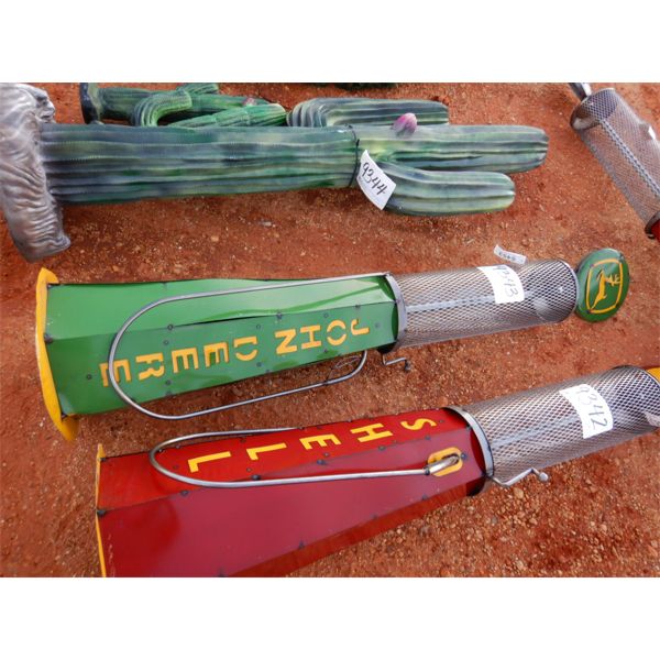 JOHN DEERE GAS PUMP (METAL ART)