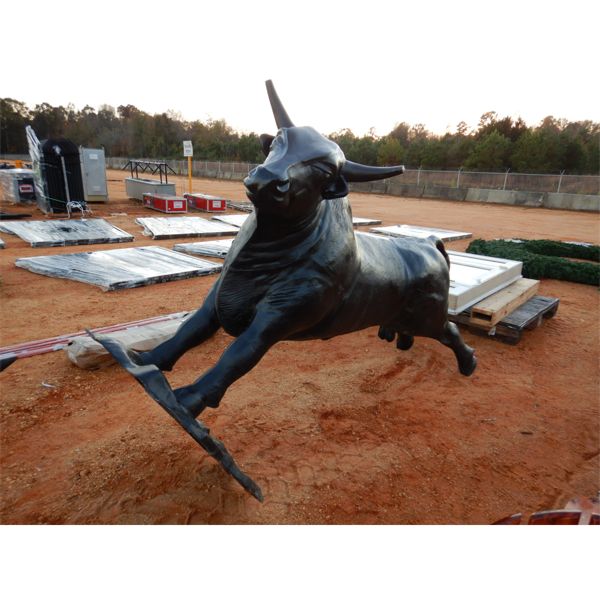 ALUM KICKING BULL (LAWN ART)