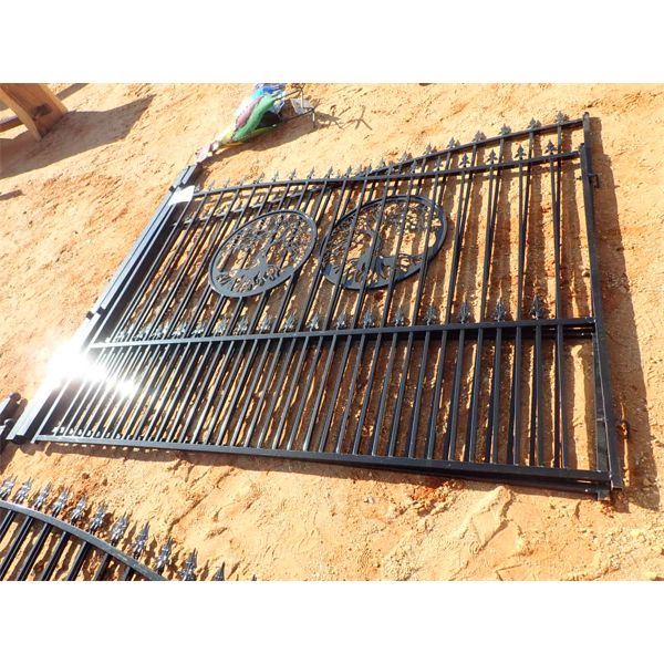 16' METAL GATE W/ TREE OF LIFE SCENE W/ POST (B-6)