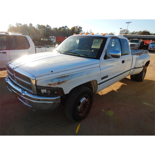 1997 DODGE RAM 3500 Pickup Truck