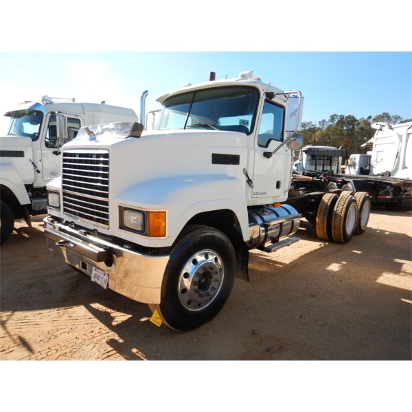 2009 MACK CHU613 Day Cab Truck
