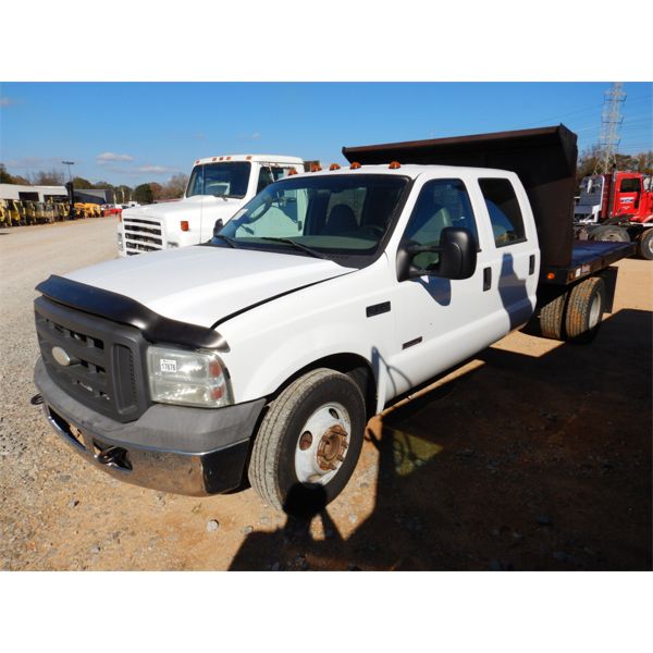 2005 FORD F350 XL Flatbed Dump Truck