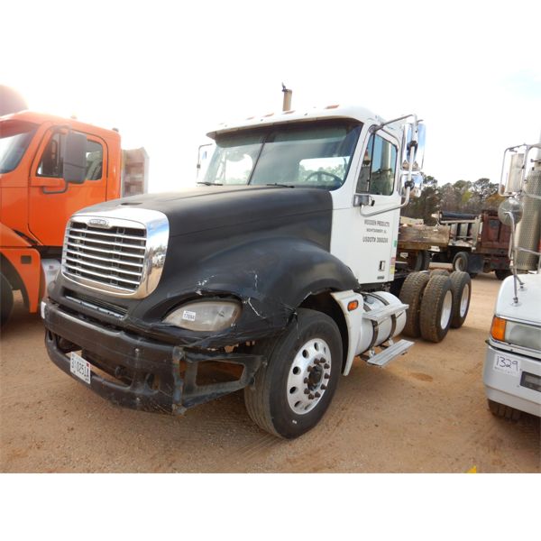 2005 FREIGHTLINER COLUMBIA Day Cab Truck