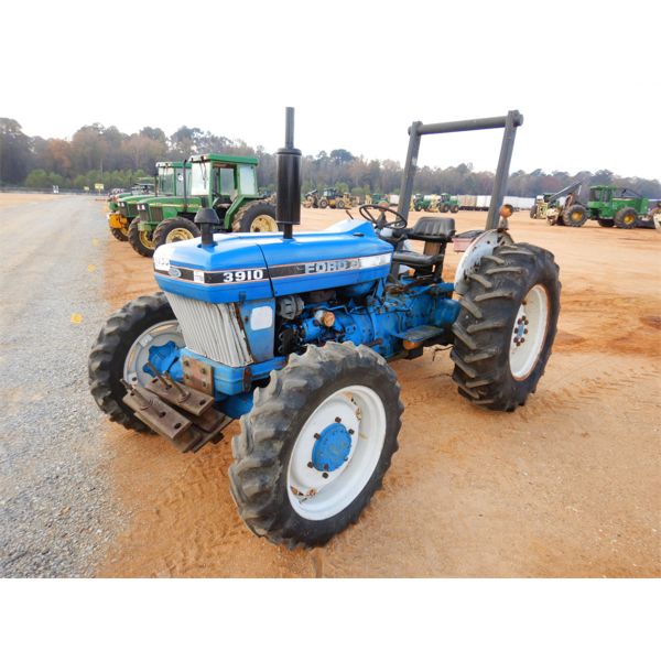 FORD 3910 Farm Tractor